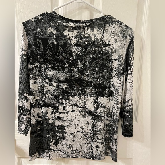 Libra  Blouse Beautiful blouse comfortable.
Size M - Picture 2 of 3